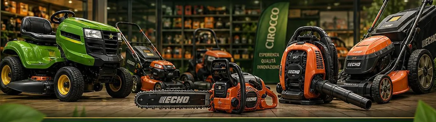 Macchine da giardino esposte in negozio: trattorino, tagliaerba, motoseghe e soffiatori